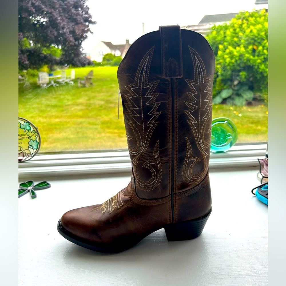 Brown cowgirl children’s boots